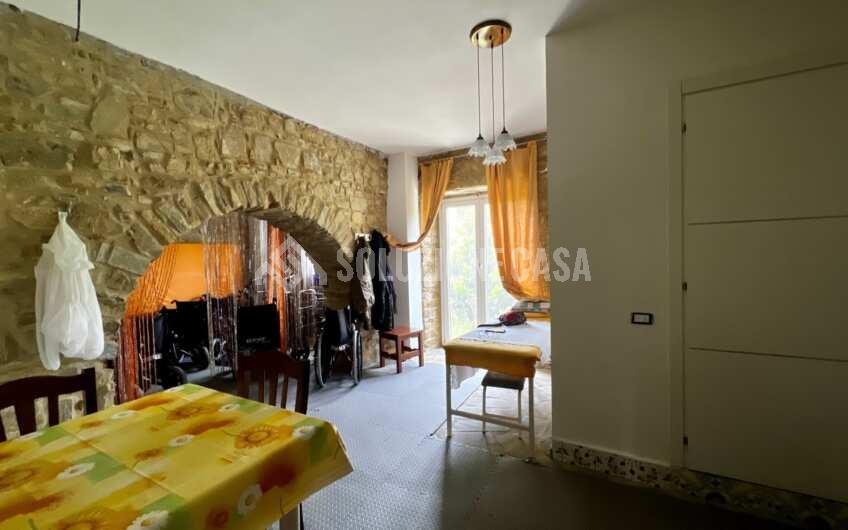SC1282 Struttura b&b e ristorante con giardino in vendita a Prignano Cilento