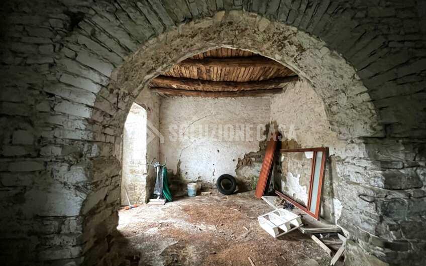 SC1284 Casale affiancato sviluppato su 2 livelli con giardino a Rutino Scalo