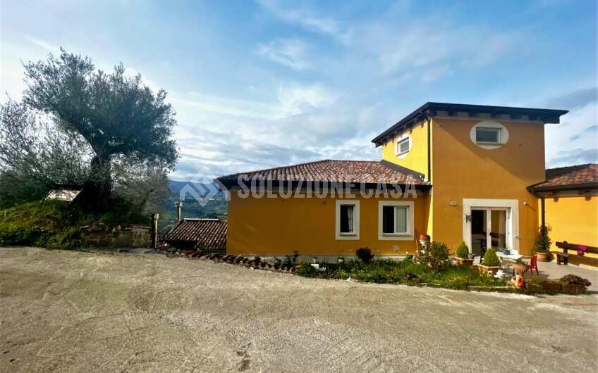 SC1282 Struttura b&b e ristorante con giardino in vendita a Prignano Cilento