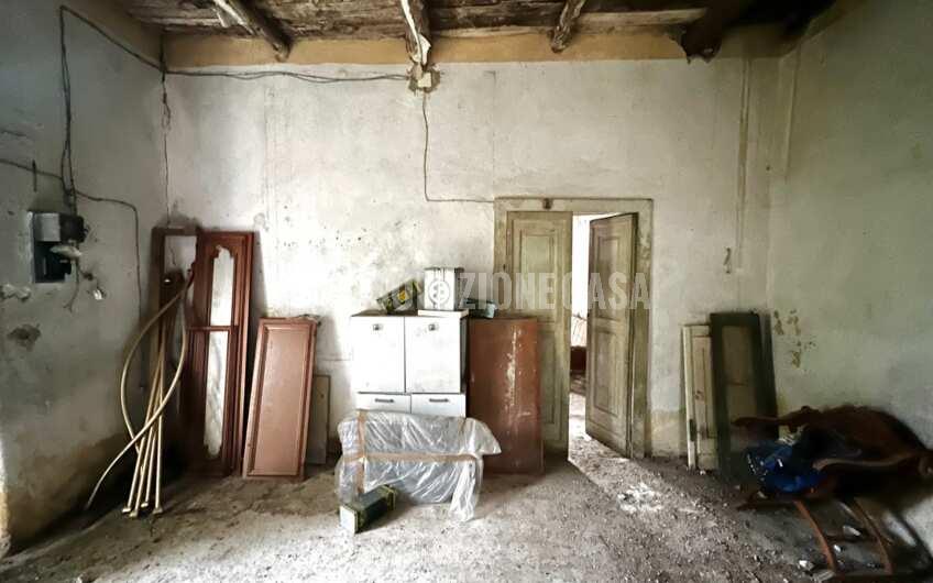 SC1284 Casale affiancato sviluppato su 2 livelli con giardino a Rutino Scalo