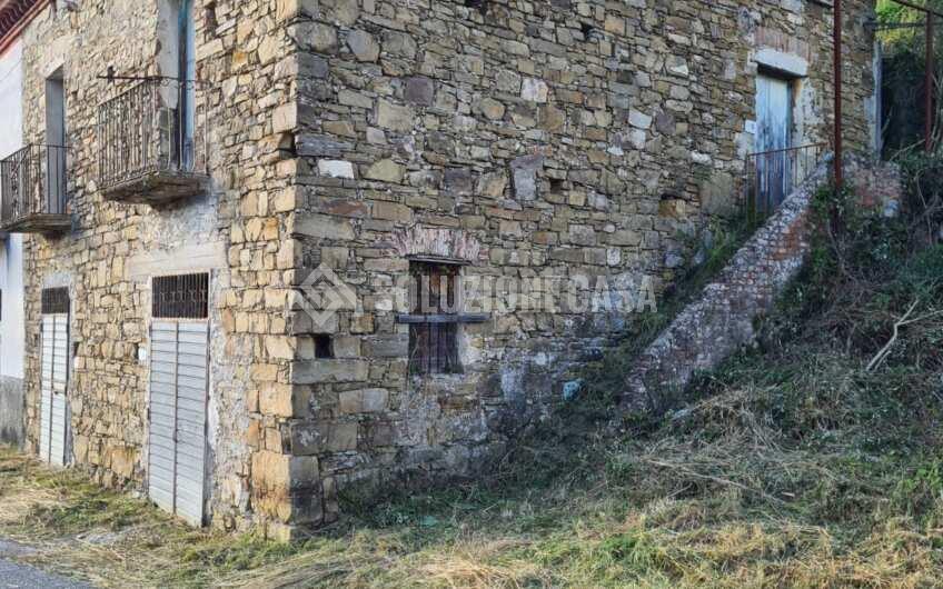 SC1284 Casale affiancato sviluppato su 2 livelli con giardino a Rutino Scalo