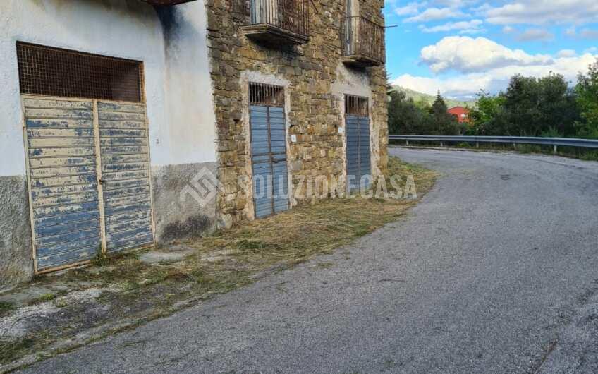 SC1284 Casale affiancato sviluppato su 2 livelli con giardino a Rutino Scalo