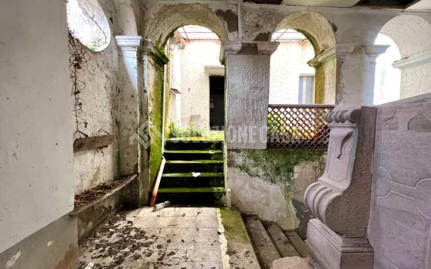 SC936 Antico palazzo del 1800 con vista mare e giardino a Prignano Cilento
