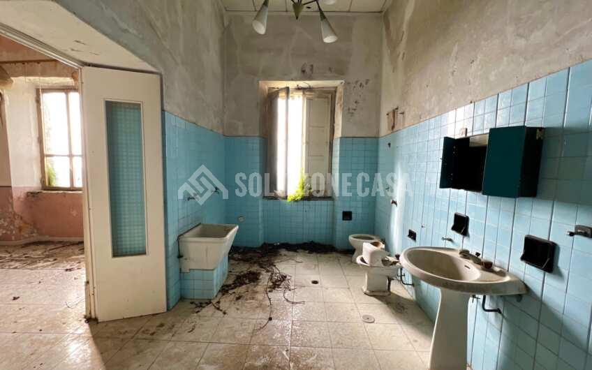 SC936 Antico palazzo del 1800 con vista mare e giardino a Prignano Cilento