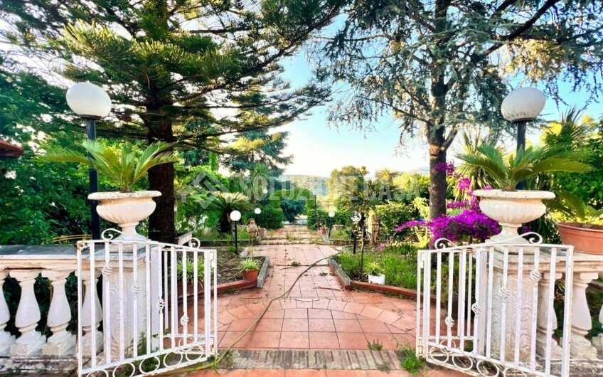 SC1291 Villa Bifamiliare vista mare con ampio giardino e piscina in zona Moio di Agropoli