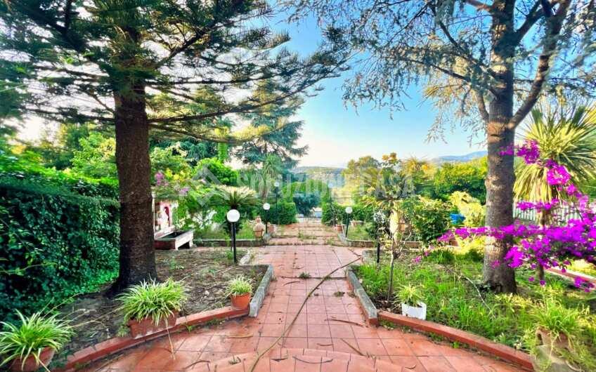 SC1291 Villa Bifamiliare vista mare con ampio giardino e piscina in zona Moio di Agropoli