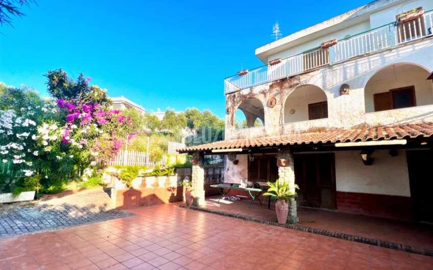 SC1291 Villa Bifamiliare vista mare con ampio giardino e piscina in zona Moio di Agropoli