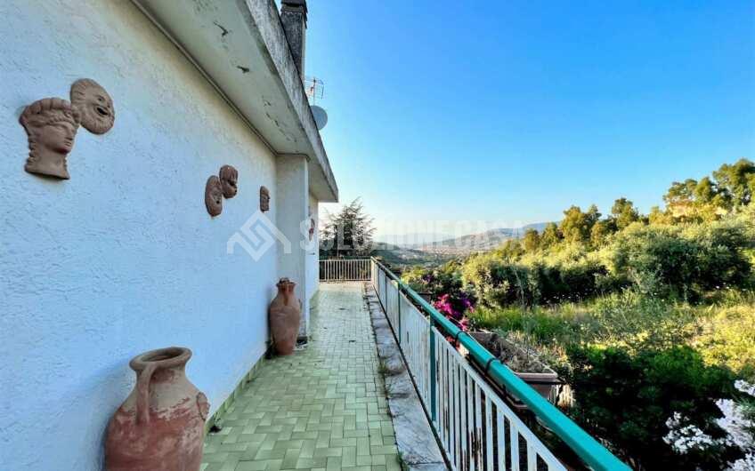 SC1291 Villa Bifamiliare vista mare con ampio giardino e piscina in zona Moio di Agropoli