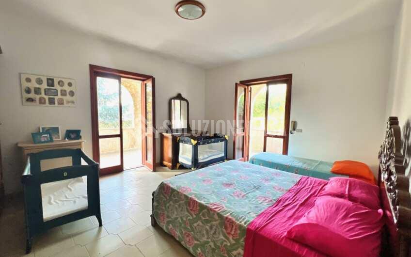 SC1291 Villa Bifamiliare vista mare con ampio giardino e piscina in zona Moio di Agropoli