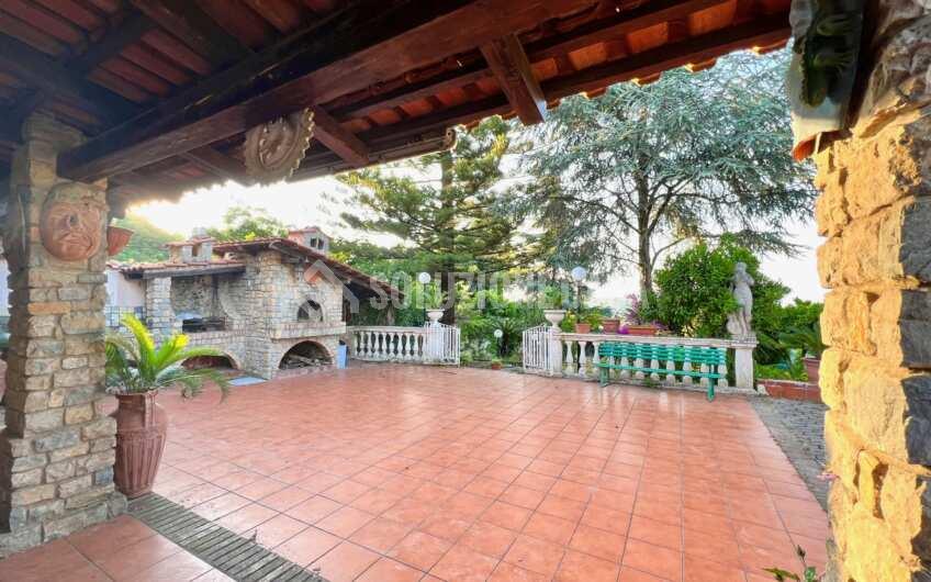 SC1291 Villa Bifamiliare vista mare con ampio giardino e piscina in zona Moio di Agropoli