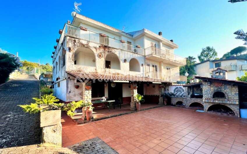 SC1291 Villa Bifamiliare vista mare con ampio giardino e piscina in zona Moio di Agropoli