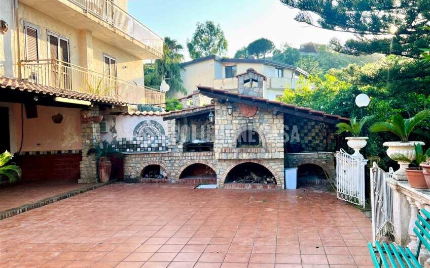 SC1291 Villa Bifamiliare vista mare con ampio giardino e piscina in zona Moio di Agropoli