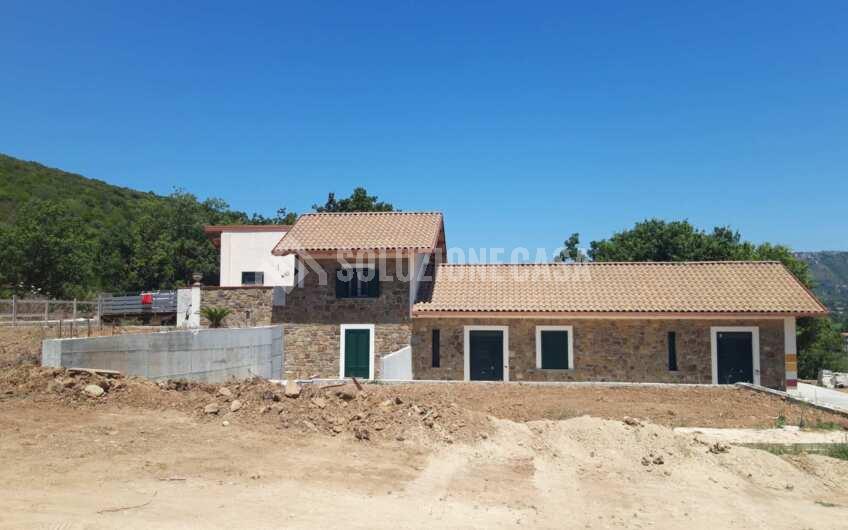 SC1294 Appartamento con giardino in casale in pietra di nuova costruzione a San Marco di Castellabate