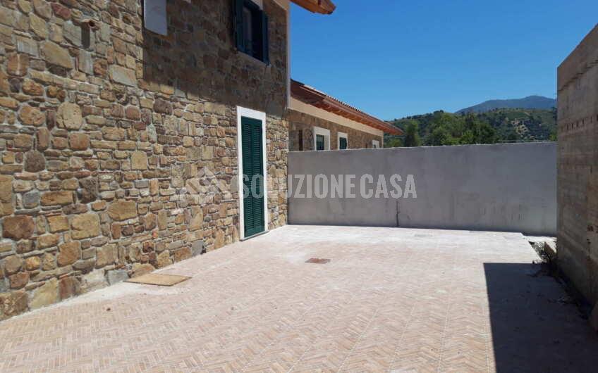 SC1294 Appartamento con giardino in casale in pietra di nuova costruzione a San Marco di Castellabate