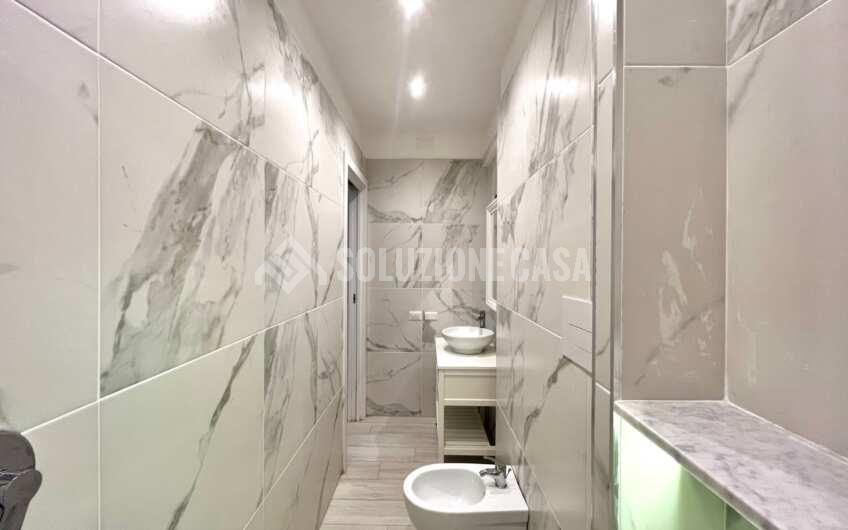 SC1295 Appartamento ristrutturato con spazio esterno in pieno centro ad Agropoli