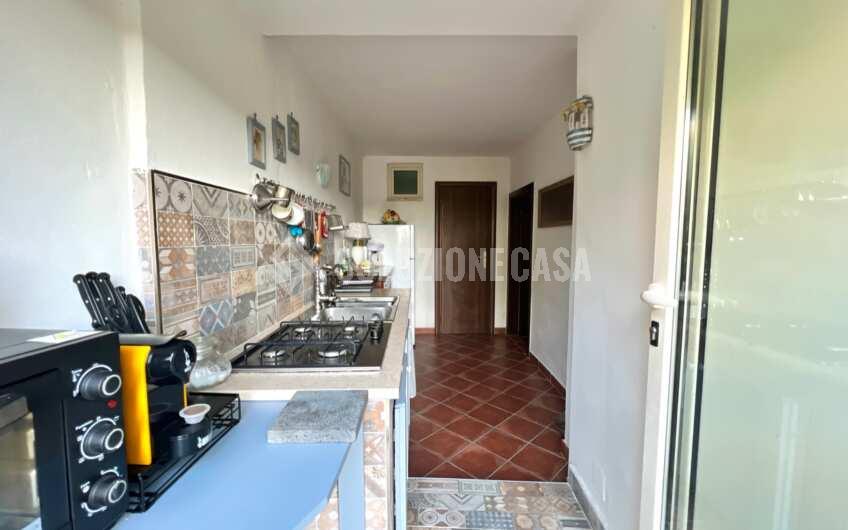 SC1305 Villetta su 2 livelli con giardino ed ingresso indipendente sul corso di Rutino