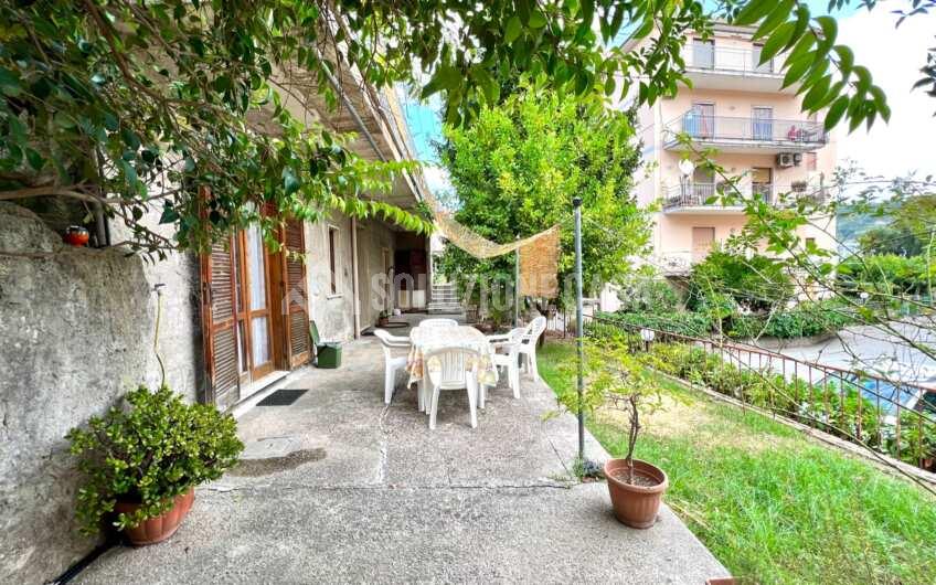 SC1304 Villa singola su due livelli in pieno centro ad Agropoli Via Romanelli
