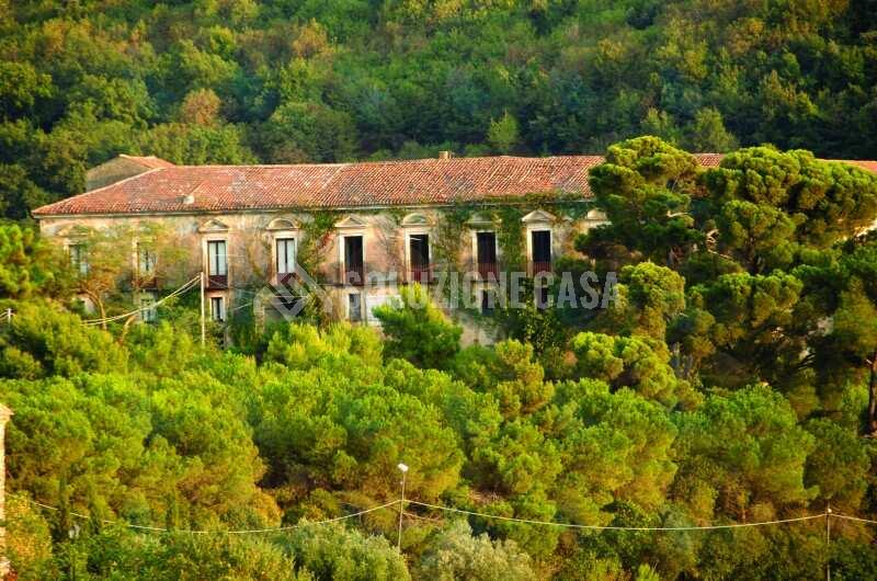 SC1306 Fabbricato su due livelli a Pollica alla frazione Celso