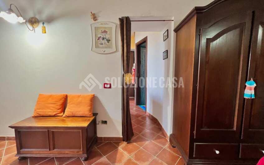 SC1305 Villetta su 2 livelli con giardino ed ingresso indipendente sul corso di Rutino