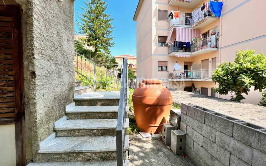 SC1304 Villa singola su due livelli in pieno centro ad Agropoli Via Romanelli