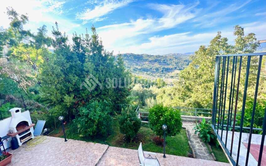 SC1305 Villetta su 2 livelli con giardino ed ingresso indipendente sul corso di Rutino