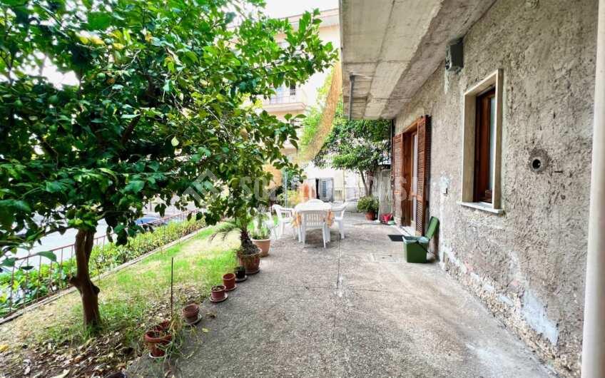 SC1304 Villa singola su due livelli in pieno centro ad Agropoli Via Romanelli