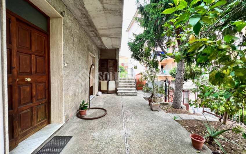 SC1304 Villa singola su due livelli in pieno centro ad Agropoli Via Romanelli
