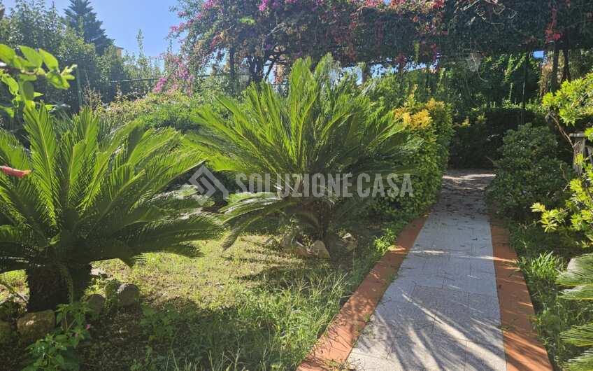 SCD1382 Immobile storico con terrazzo e giardino al centro di Sapri Golfo di Policastro