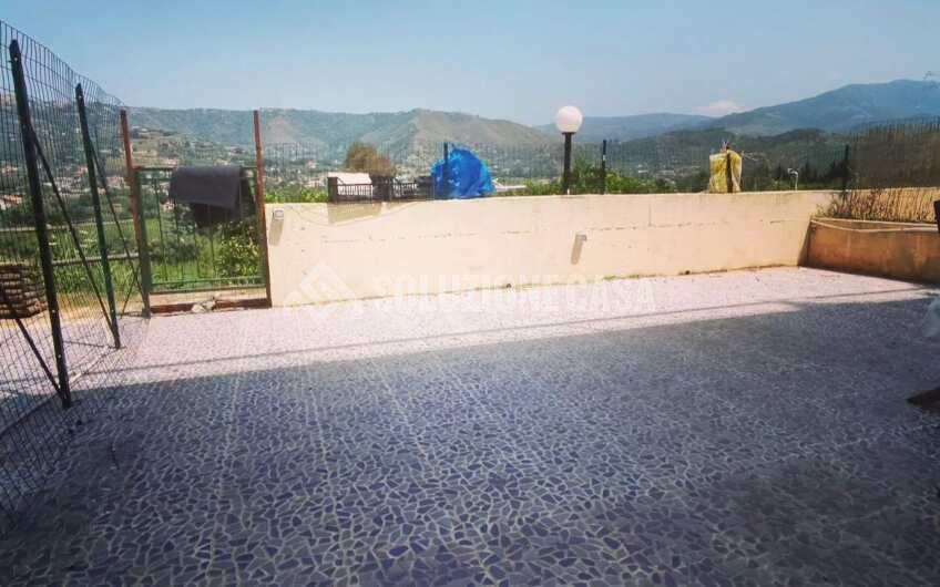 SC1310 Appartamento con terrazzo e giardino vista mare a San Marco di Castellabate