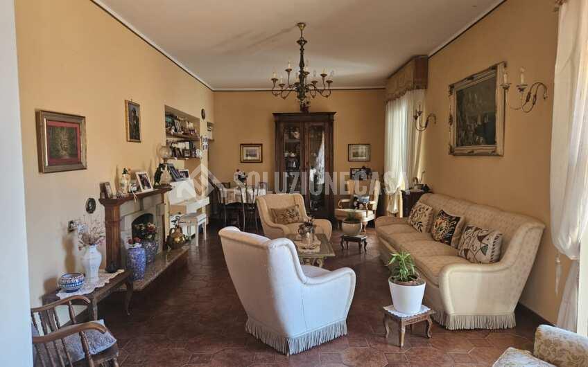 SCD1382 Immobile storico con terrazzo e giardino al centro di Sapri Golfo di Policastro