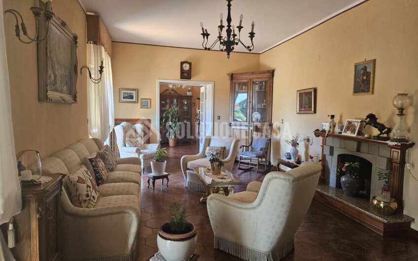 SCD1382 Immobile storico con terrazzo e giardino al centro di Sapri Golfo di Policastro