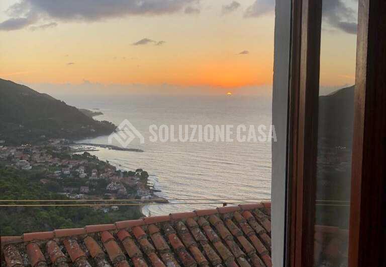 SC1321 Appartamento stupenda vista mare nel borgo medievale di Castellabate