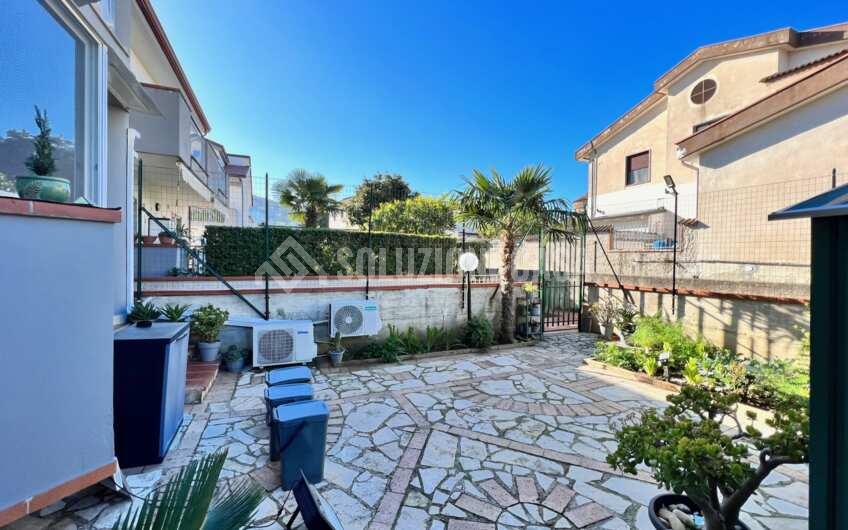 SC1320 Appartamento con giardino e box auto ad Agropoli località Mattine
