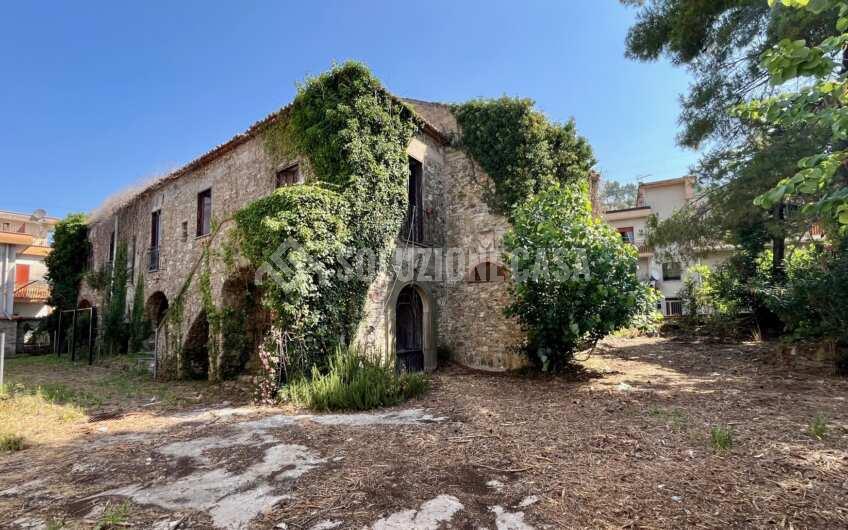 SC1326 Antico Palazzo in pietra in vendita ad Agropoli