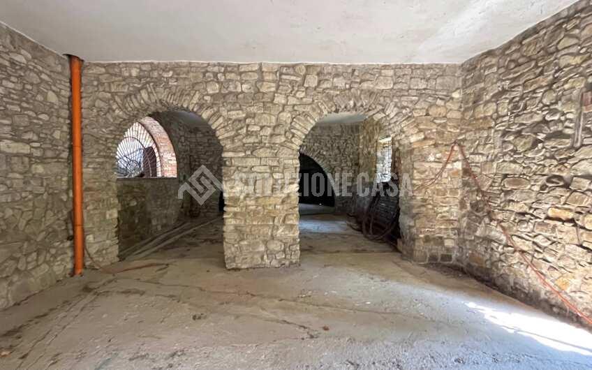 SC1326 Antico Palazzo in pietra in vendita ad Agropoli