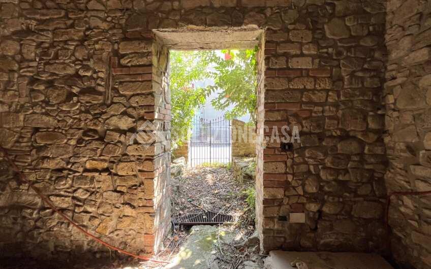 SC1326 Antico Palazzo in pietra in vendita ad Agropoli