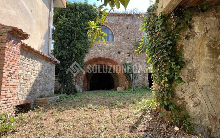 SC1326 Antico Palazzo in pietra in vendita ad Agropoli