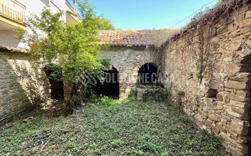 SC1326 Antico Palazzo in pietra in vendita ad Agropoli