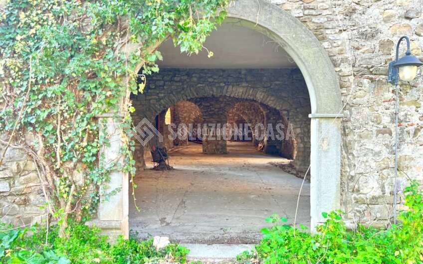 SC1326 Antico Palazzo in pietra in vendita ad Agropoli