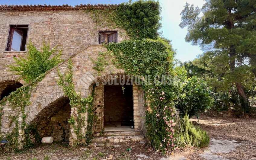 SC1326 Antico Palazzo in pietra in vendita ad Agropoli