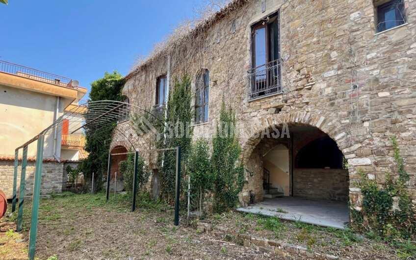 SC1326 Antico Palazzo in pietra in vendita ad Agropoli