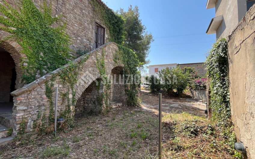 SC1326 Antico Palazzo in pietra in vendita ad Agropoli