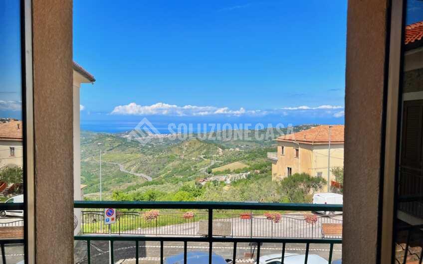 SC1337 Terracielo vista mare con ingresso indipendente e giardino nel centro di Prignano Cilento.