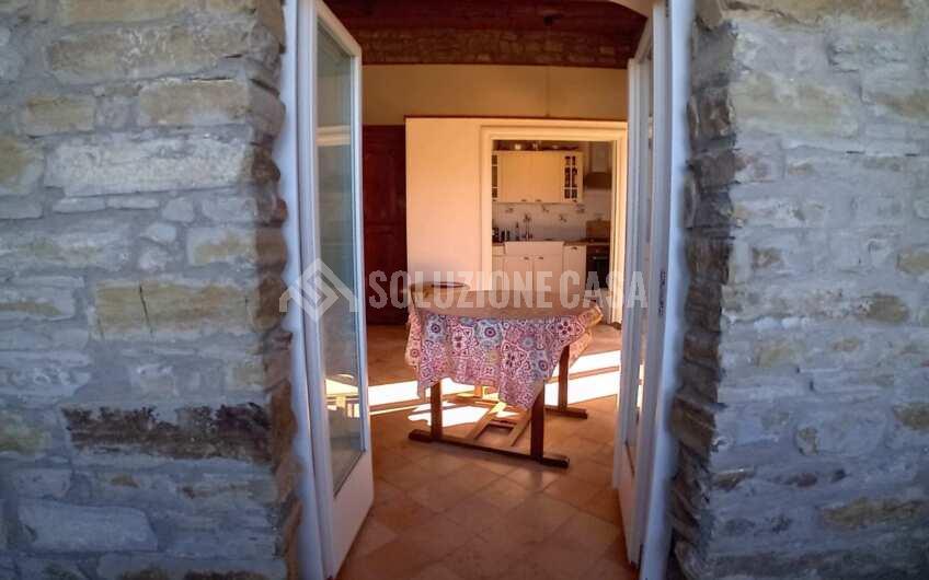 SC1338 Appartamento con giardino in casale in pietra vista mare a Castellabate