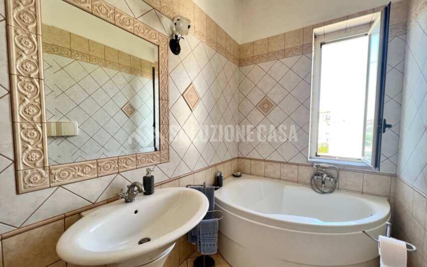 SC1333 Ampio appartamento con posto auto in vendita alla Licinella-Torre di Paestum