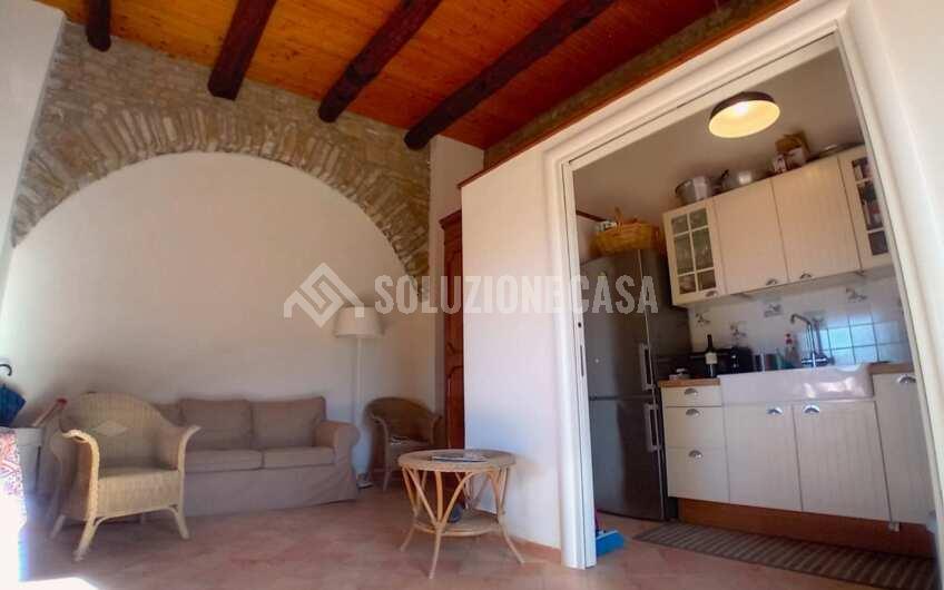 SC1338 Appartamento con giardino in casale in pietra vista mare a Castellabate