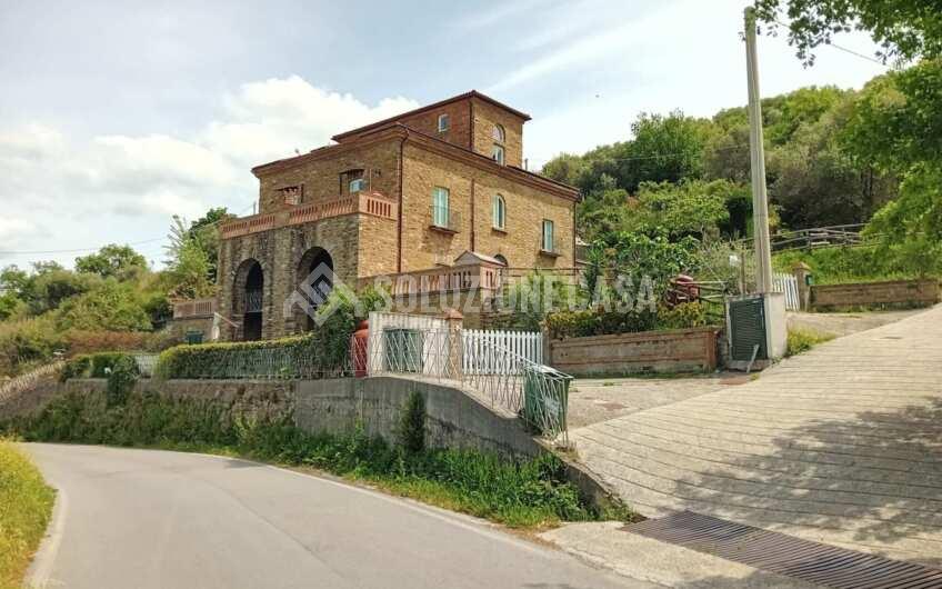 SC1338 Appartamento con giardino in casale in pietra vista mare a Castellabate