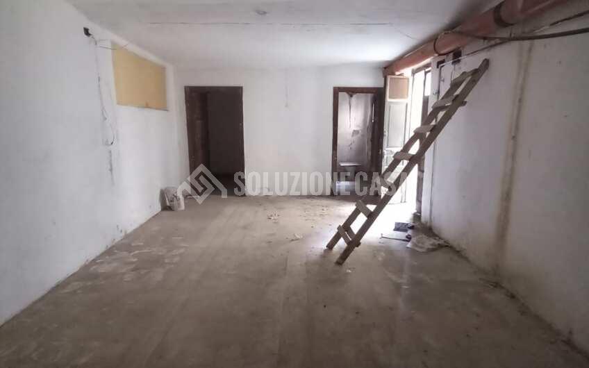 SCD1342 Locale commerciale fronte strada a Sapri zona stazione