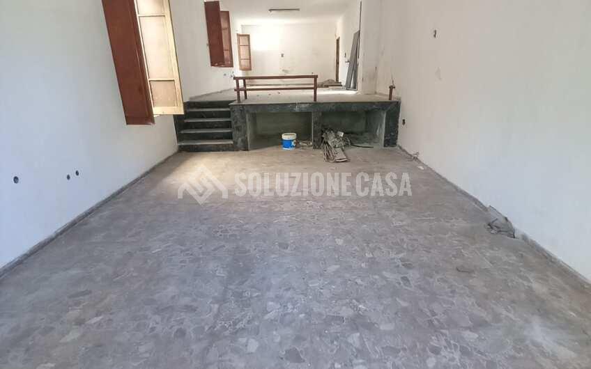 SCD1342 Locale commerciale fronte strada a Sapri zona stazione