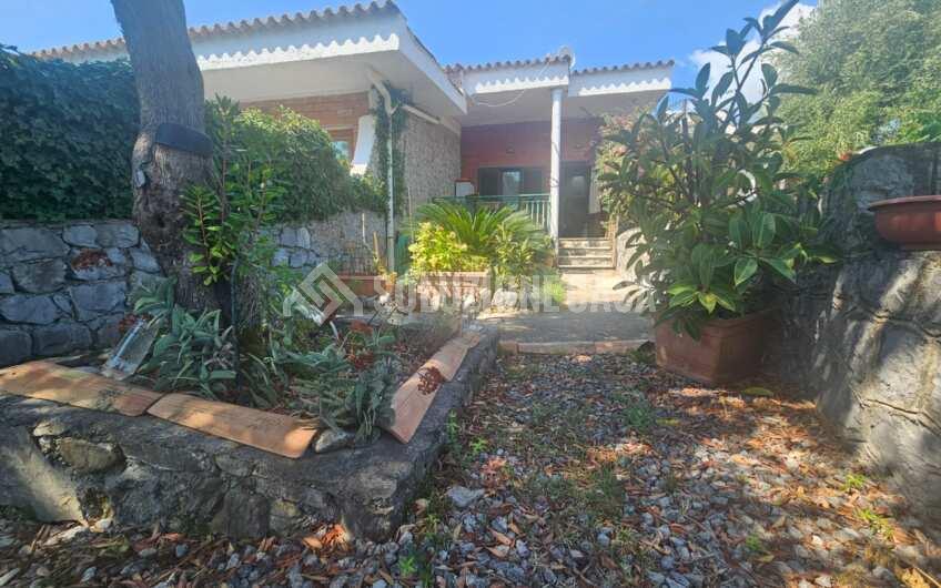 SCD1367 Villetta a schiera con giardino e vista mare a Scario